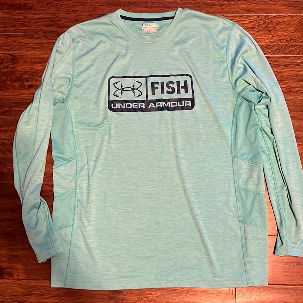 Men's Under Armour long sleeved shirt.